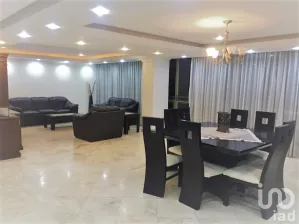 NEX-106187 - Departamento en Venta, con 3 recamaras, con 2 baños, con 250 m2 de construcción.