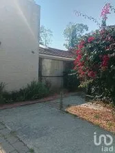 NEX-284937 - Casa en Renta, con 5 recamaras, con 2 baños, con 300 m2 de construcción en Lomas de Tecamachalco, CP 53950, Estado de México.