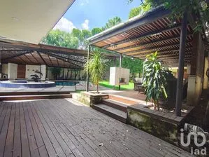 NEX-299760 - Casa en Venta, con 6 recamaras, con 5 baños, con 1646 m2 de construcción.