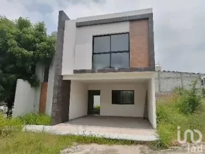 NEX-101918 - Casa en Venta, con 3 recamaras, con 3 baños, con 160 m2 de construcción en Terán, CP 29050, Chiapas.