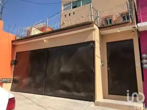 NEX-229663 - Casa en Venta, con 3 recamaras, con 3 baños, con 220 m2 de construcción en Los Presidentes, CP 29059, Chiapas.