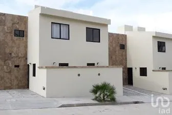 NEX-279858 - Casa en Venta, con 3 recamaras, con 2 baños, con 105.32 m2 de construcción en La Lomita, CP 29060, Chiapas.