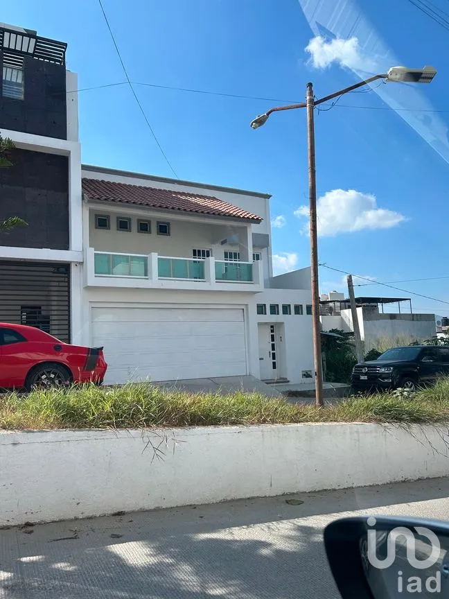 Casa en Venta en El Diamante, Tuxtla Gutiérrez, Chiapas | NEX-280030 | iad México | Foto 1 de 19