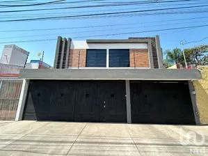 NEX-229498 - Casa en Venta, con 5 recamaras, con 5 baños, con 400 m2 de construcción en Lomas Altas, CP 45128, Jalisco.