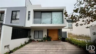 NEX-229512 - Casa en Venta, con 4 recamaras, con 4 baños, con 239 m2 de construcción en Bosques Vallarta, CP 45222, Jalisco.
