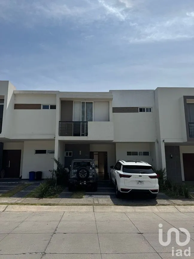 Casa en Venta en Arbolada Bosques de Santa Anita, Tlajomulco de Zúñiga, Jalisco | NEX-276633 | iad México | Foto 1 de 16