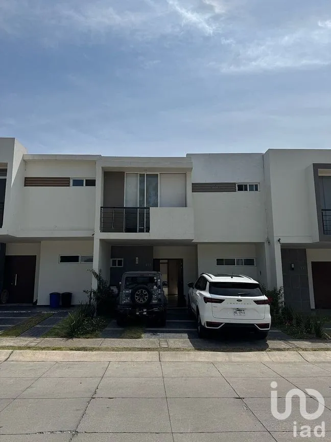 Casa en Venta en Arbolada Bosques de Santa Anita, Tlajomulco de Zúñiga, Jalisco | NEX-283048 | iad México | Foto 1 de 16