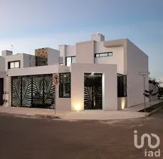 NEX-299187 - Casa en Venta, con 3 recamaras, con 3 baños, con 191.77 m2 de construcción.