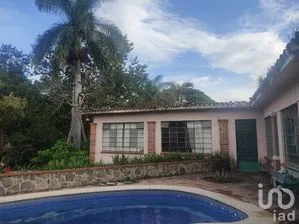NEX-282751 - Casa en Venta, con 7 recamaras, con 3 baños, con 394 m2 de construcción.