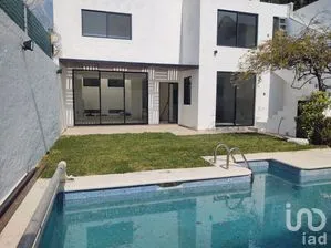 NEX-282772 - Casa en Venta, con 3 recamaras, con 3 baños.