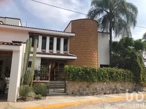 NEX-282880 - Casa en Venta, con 3 recamaras, con 3 baños, con 354 m2 de construcción.