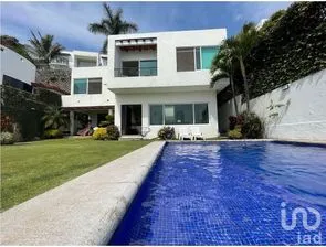 NEX-292335 - Casa en Renta, con 3 recamaras, con 3 baños, con 290 m2 de construcción.