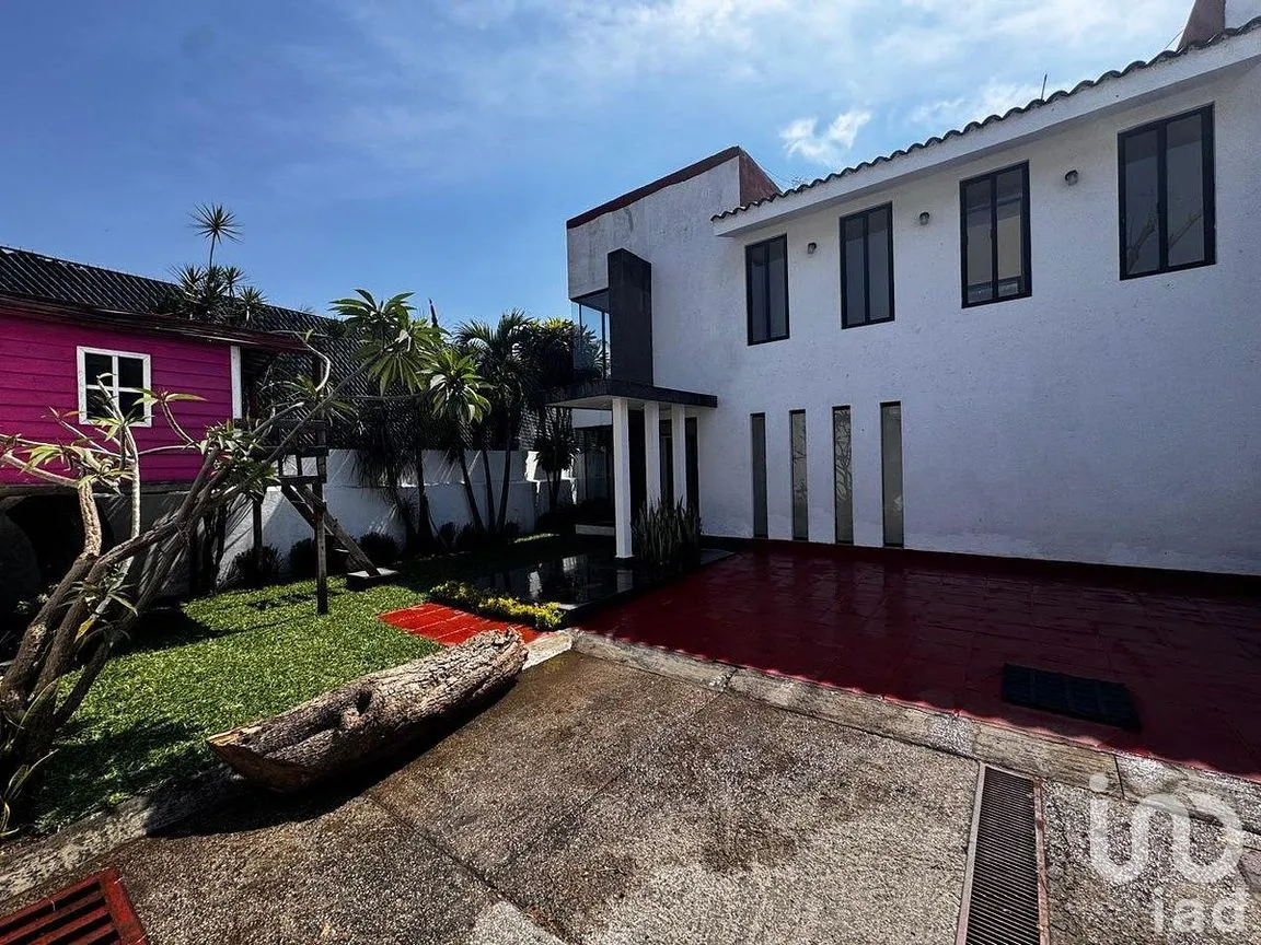 Casa en Venta en José G Parres, Jiutepec, Morelos | NEX-292963 | iad México | Foto 2 de 12