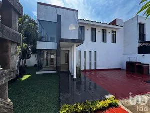 NEX-292963 - Casa en Venta, con 2 recamaras, con 3 baños, con 162 m2 de construcción en José G Parres, CP 62564, Morelos.