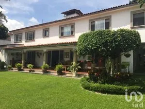 NEX-269390 - Casa en Venta, con 5 recamaras, con 5 baños, con 560 m2 de construcción en Sumiya, CP 62563, Morelos.
