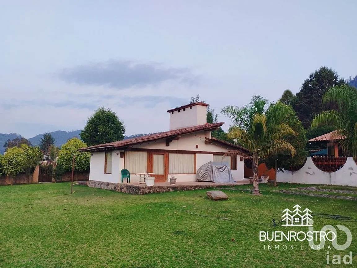 Casa en Renta en Cerro Gordo, Valle de Bravo, Estado De México | NEX-200273 | iad México | Foto 1 de 11