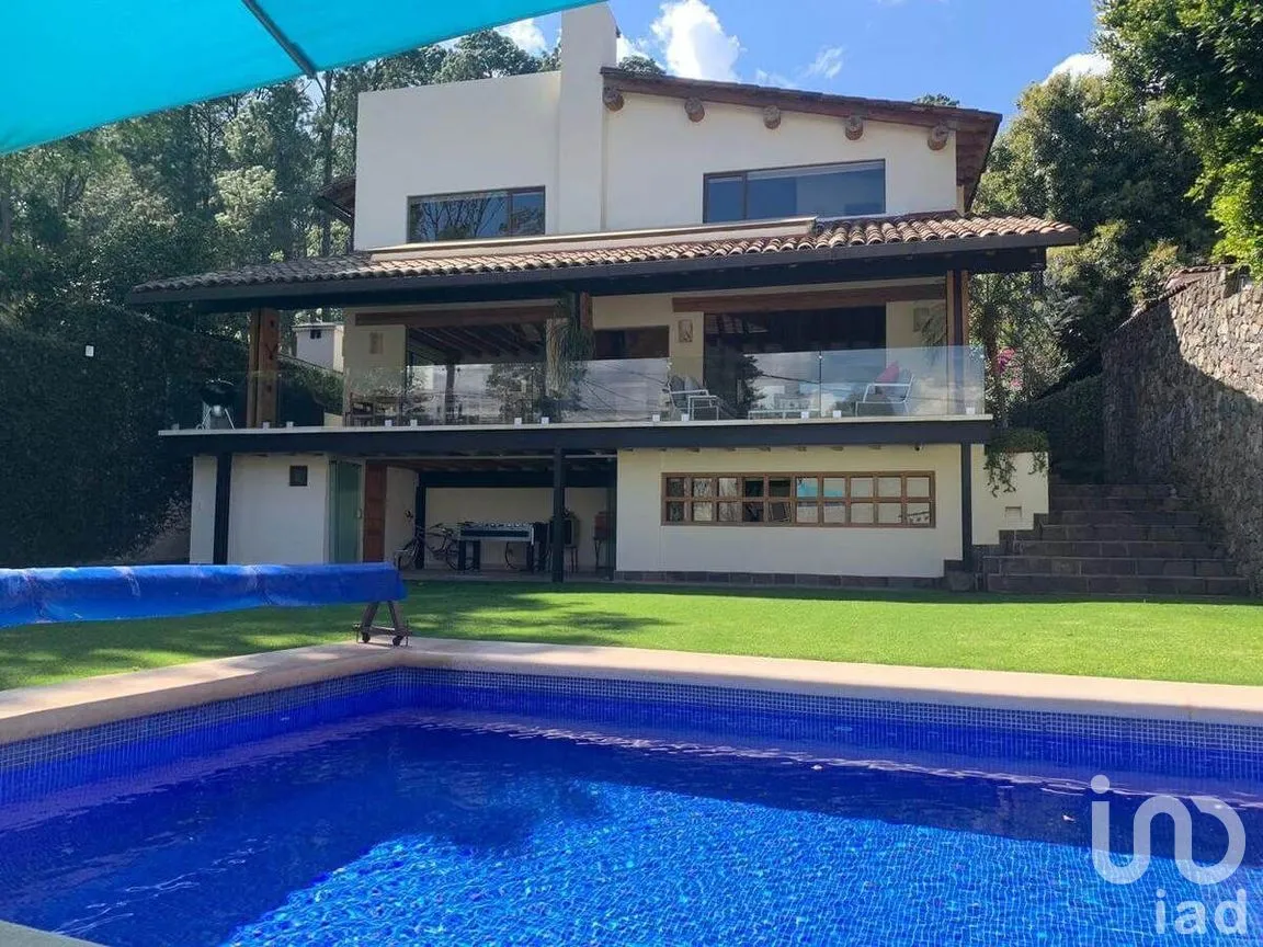 Casa en Venta en Avándaro, Valle de Bravo, Estado De México | NEX-227236 | iad México | Foto 2 de 35