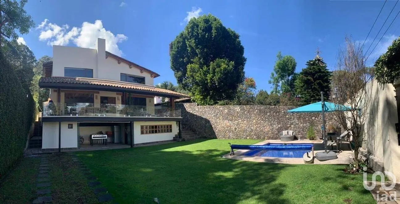 Casa en Venta en Avándaro, Valle de Bravo, Estado De México | NEX-227236 | iad México | Foto 1 de 35