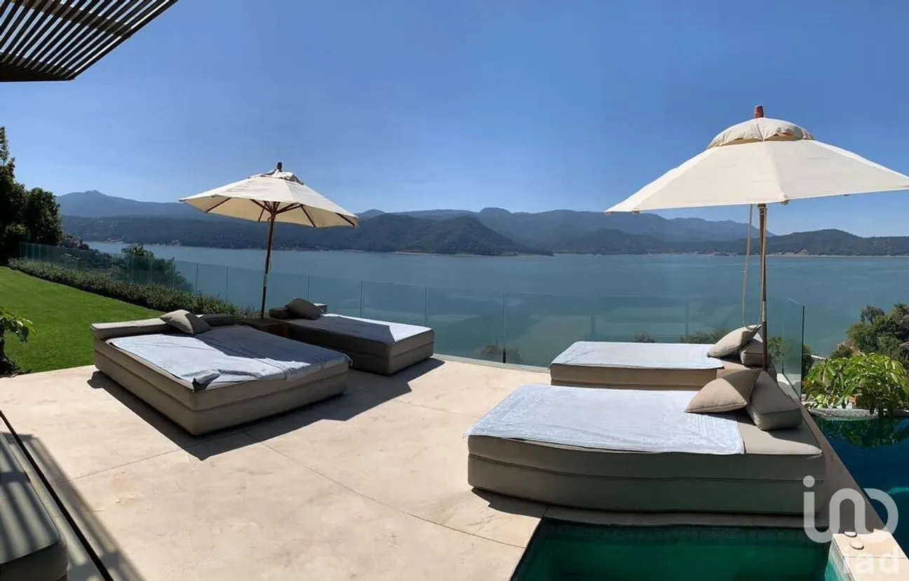 Casa en Venta en La Peña, Valle de Bravo, Estado De México | NEX-227237 | iad México | Foto 3 de 39
