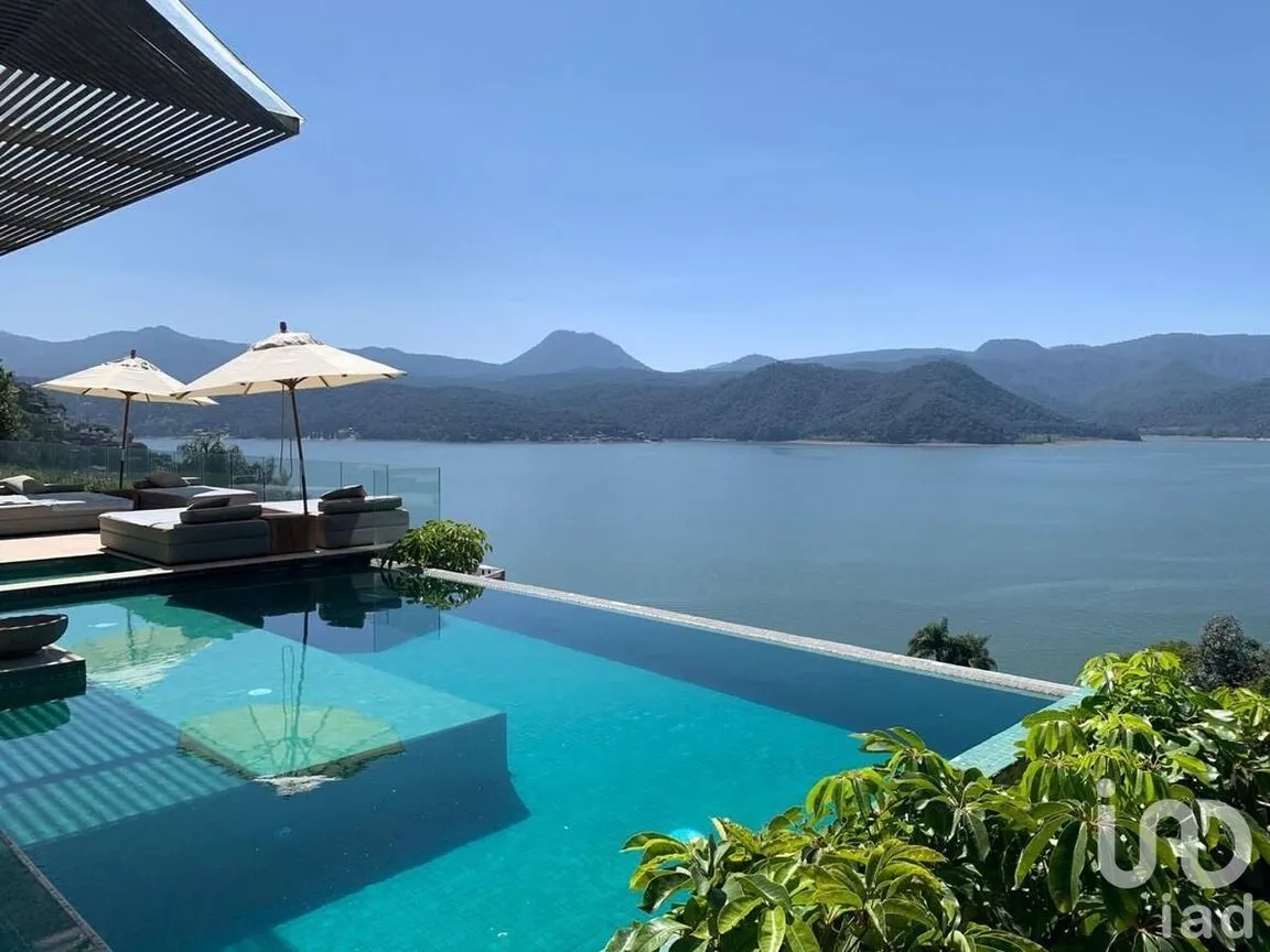 Casa en Venta en La Peña, Valle de Bravo, Estado De México | NEX-227237 | iad México | Foto 4 de 39