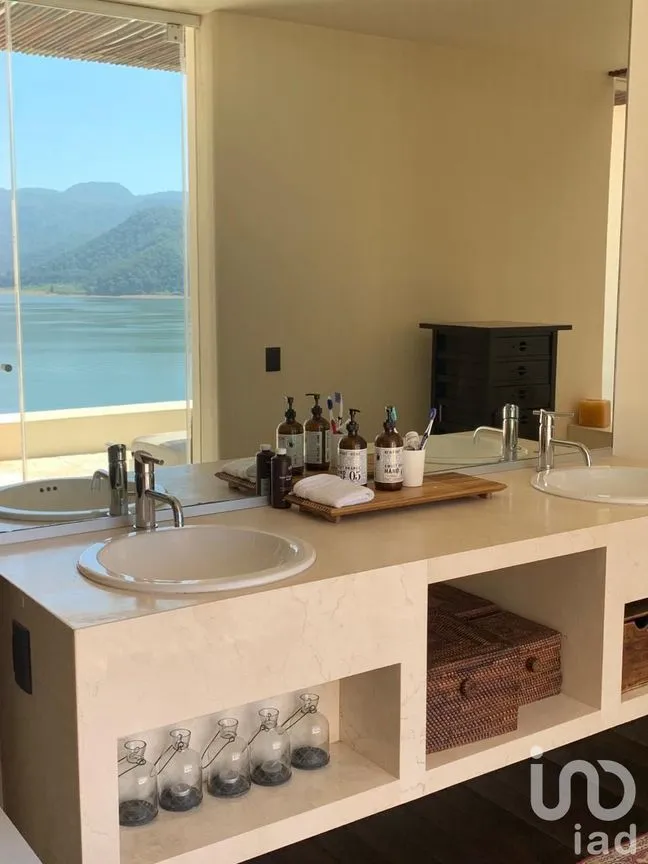 Casa en Venta en La Peña, Valle de Bravo, Estado De México | NEX-227237 | iad México | Foto 32 de 39
