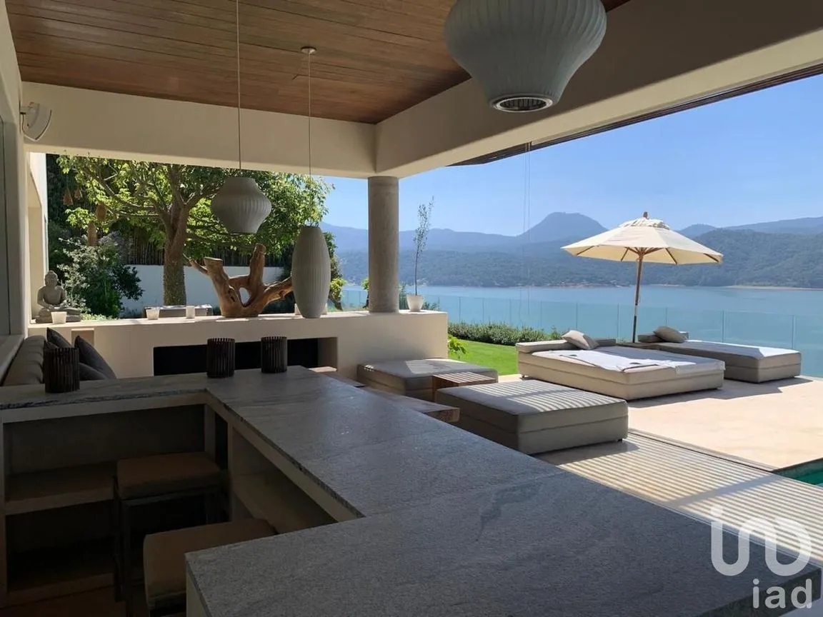 Casa en Venta en La Peña, Valle de Bravo, Estado De México | NEX-227237 | iad México | Foto 5 de 39