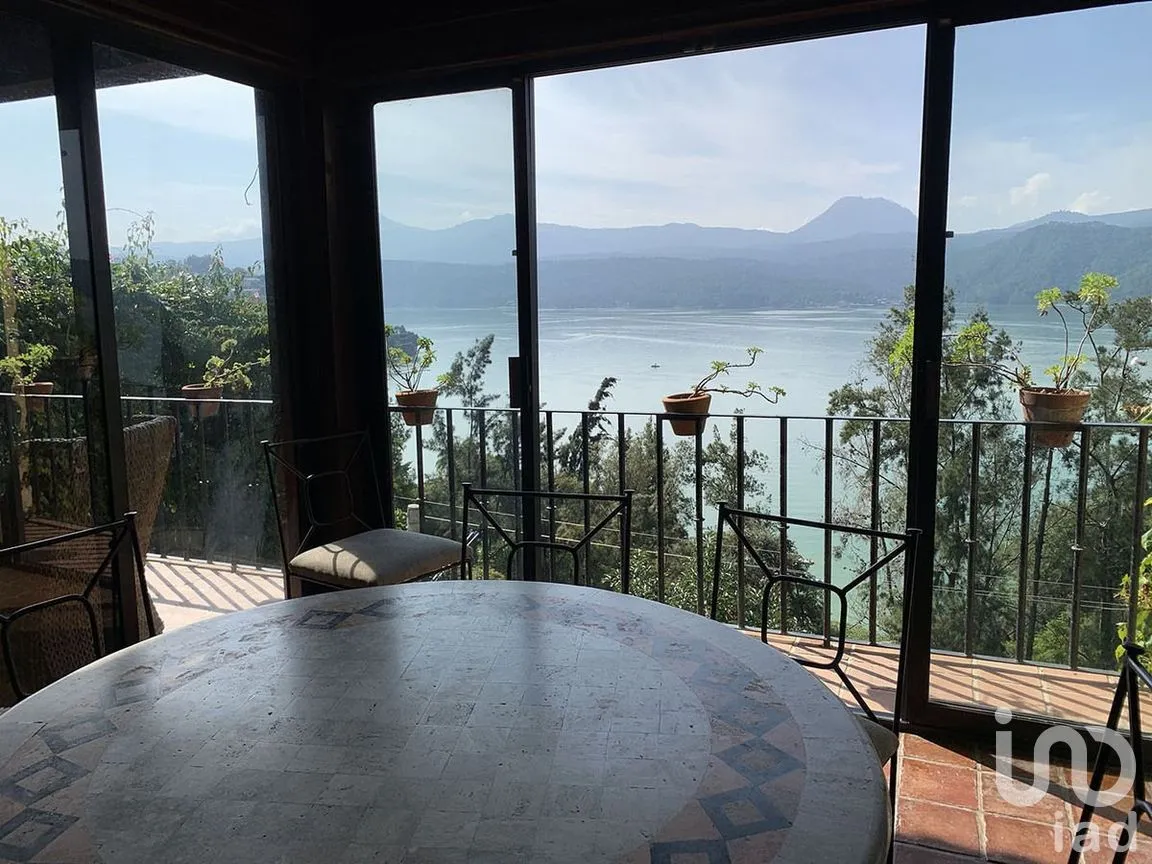 Casa en Venta en La Peña, Valle de Bravo, Estado De México | NEX-227238 | iad México | Foto 12 de 26