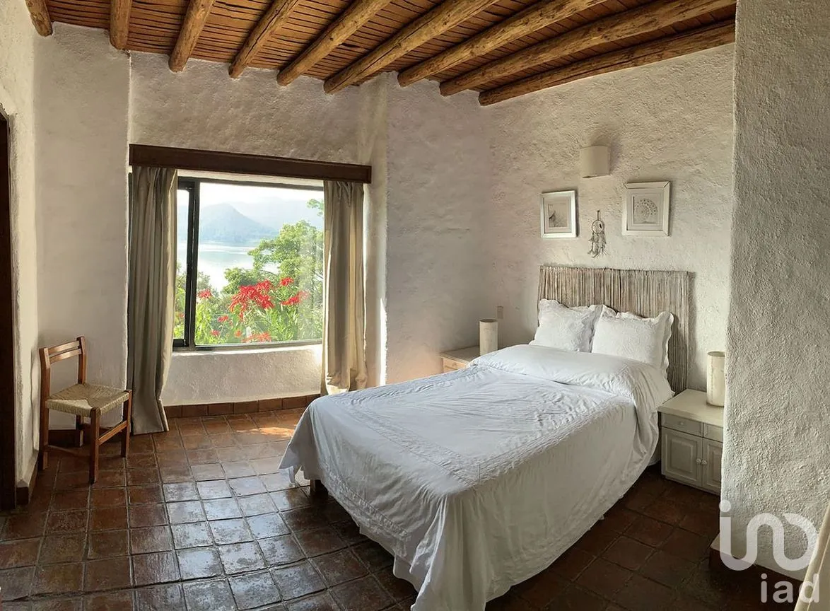 Casa en Venta en La Peña, Valle de Bravo, Estado De México | NEX-227238 | iad México | Foto 3 de 26