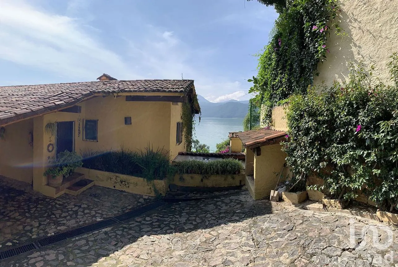 Casa en Venta en La Peña, Valle de Bravo, Estado De México | NEX-227238 | iad México | Foto 25 de 26