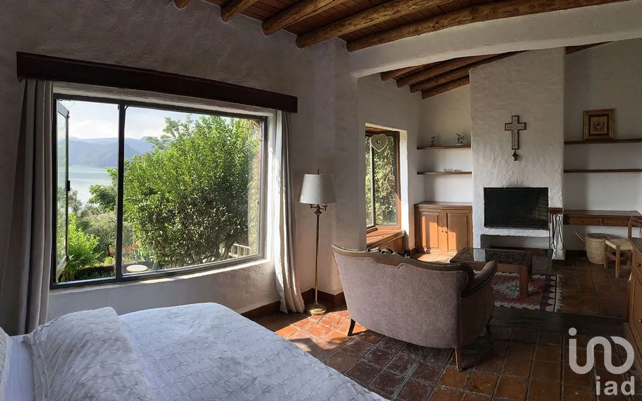 Casa en Venta en La Peña, Valle de Bravo, Estado De México | NEX-227238 | iad México | Foto 4 de 26