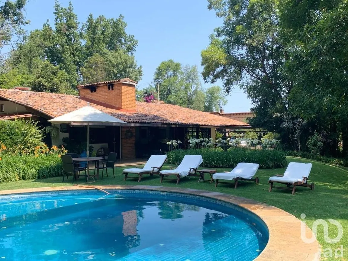 Casa en Venta en Avándaro, Valle de Bravo, Estado De México | NEX-227239 | iad México | Foto 1 de 18
