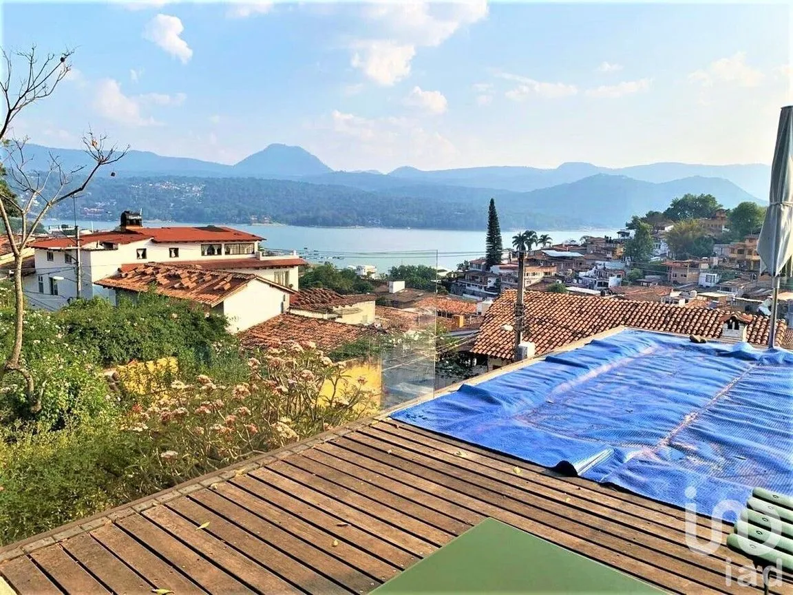 Casa en Venta en Valle de Bravo, Valle de Bravo, Estado De México | NEX-227241 | iad México | Foto 3 de 21