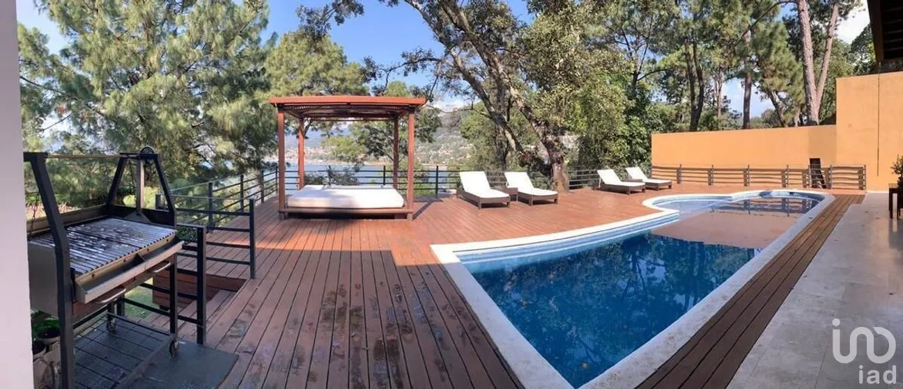 Casa en Venta en Avándaro, Valle de Bravo, Estado De México | NEX-227242 | iad México | Foto 2 de 26