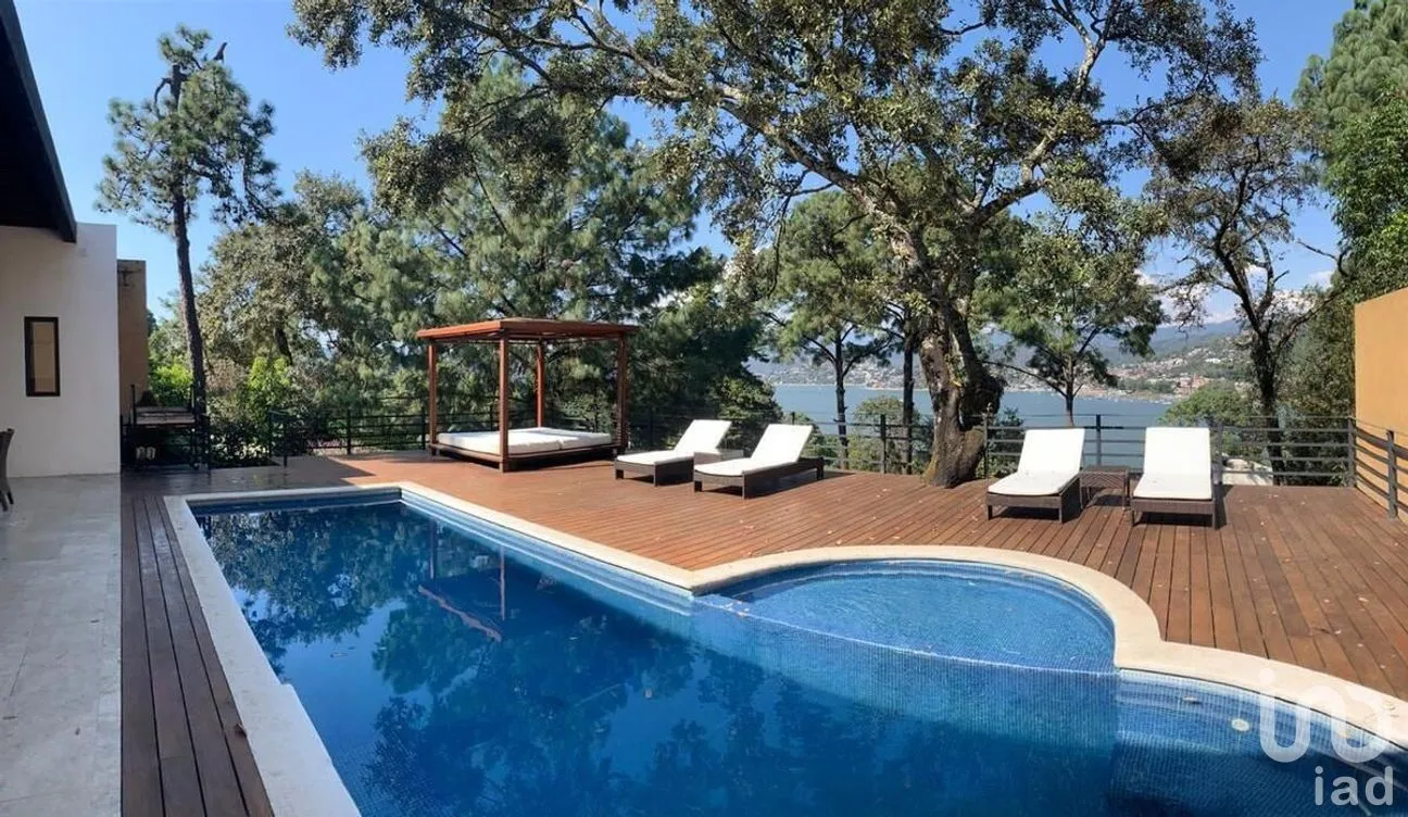 Casa en Venta en Avándaro, Valle de Bravo, Estado De México | NEX-227242 | iad México | Foto 3 de 26