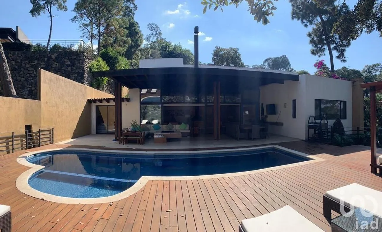 Casa en Venta en Avándaro, Valle de Bravo, Estado De México | NEX-227242 | iad México | Foto 1 de 26