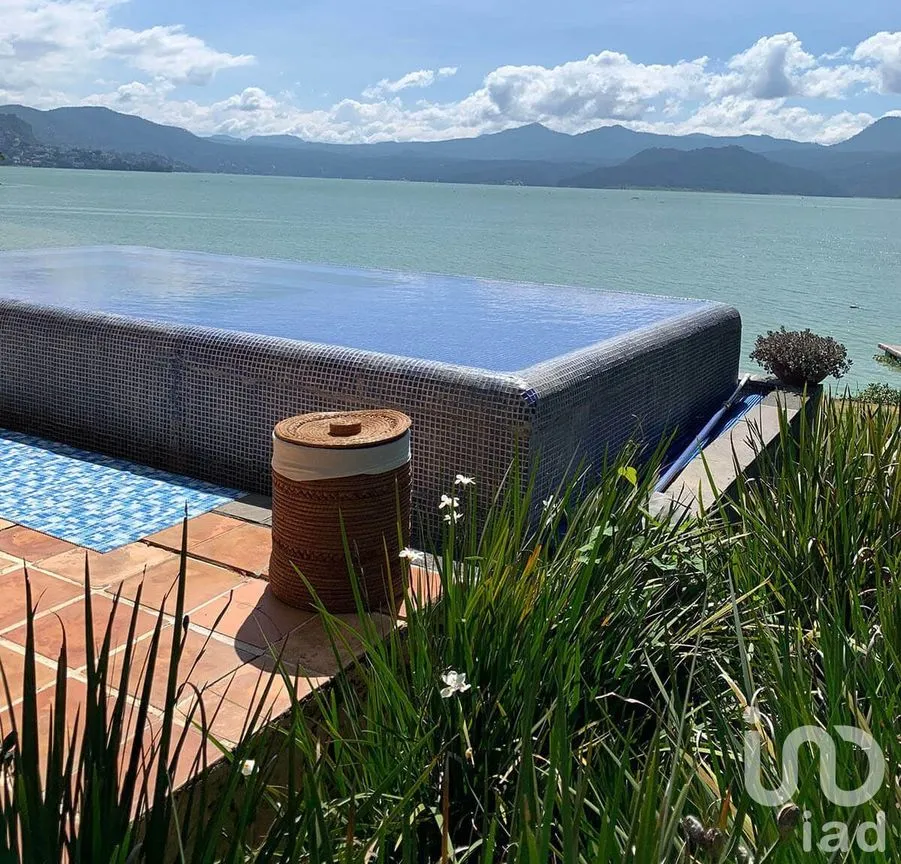 Casa en Venta en San Gaspar, Valle de Bravo, Estado De México | NEX-227252 | iad México | Foto 2 de 15