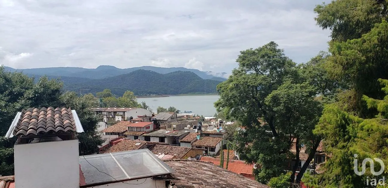 Casa en Renta en Valle de Bravo, Valle de Bravo, Estado De México | NEX-227260 | iad México | Foto 2 de 18
