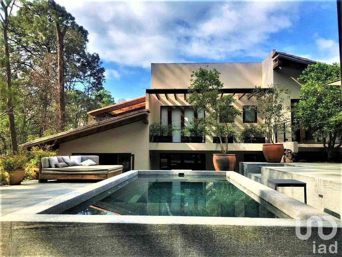 Casa en Venta en Avándaro, Valle de Bravo, Estado De México | NEX-227261 | iad México | Foto 1 de 18