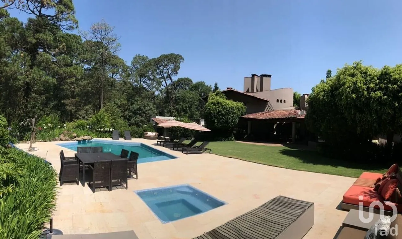 Casa en Venta en Avándaro, Valle de Bravo, Estado De México | NEX-227262 | iad México | Foto 2 de 47