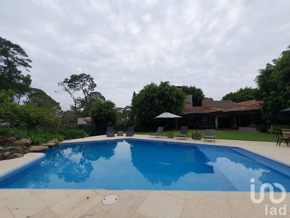 Casa en Venta en Avándaro, Valle de Bravo, Estado De México | NEX-227262 | iad México | Foto 1 de 47
