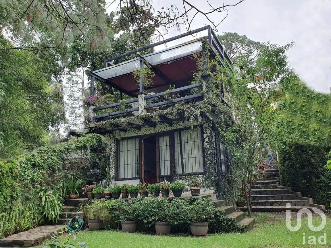 Casa en Venta en Avándaro, Valle de Bravo, Estado De México | NEX-227300 | iad México | Foto 1 de 24