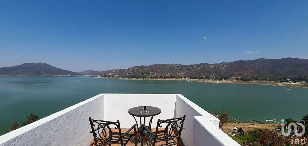 Casa en Venta en Valle de Bravo, Valle de Bravo, Estado De México | NEX-227306 | iad México | Foto 2 de 24