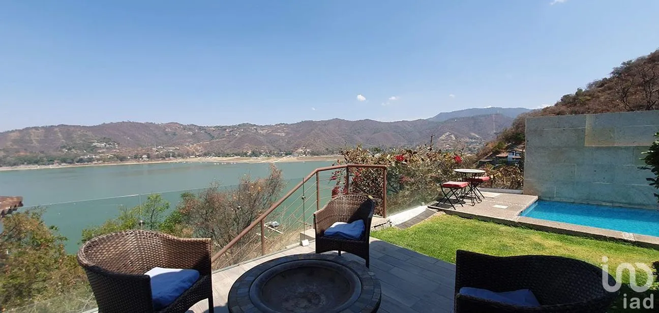 Casa en Venta en Valle de Bravo, Valle de Bravo, Estado De México | NEX-227306 | iad México | Foto 3 de 24