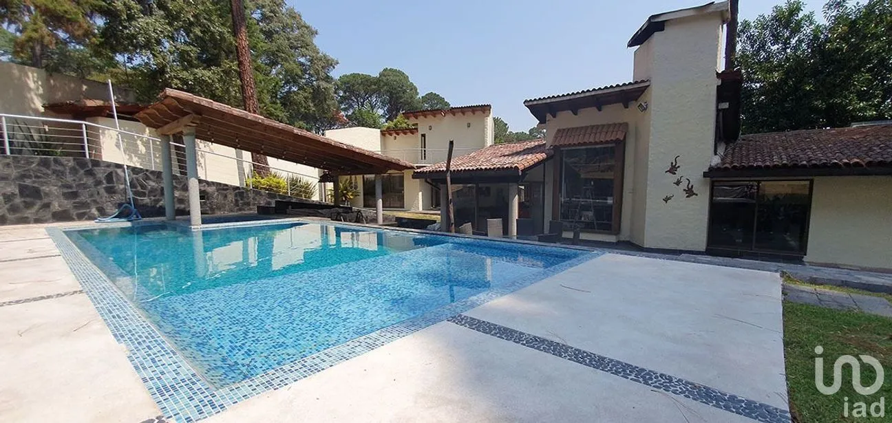 Casa en Venta en Avándaro, Valle de Bravo, Estado De México | NEX-227308 | iad México | Foto 2 de 37