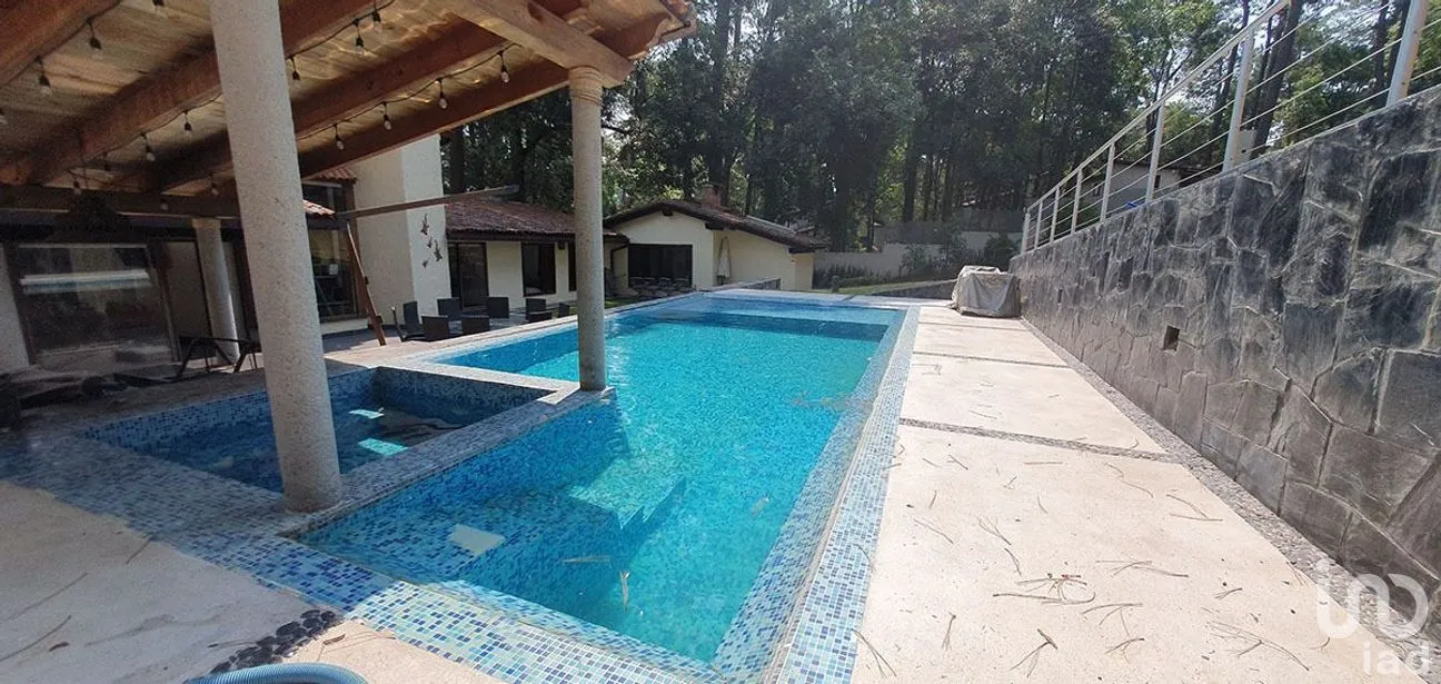 Casa en Venta en Avándaro, Valle de Bravo, Estado De México | NEX-227308 | iad México | Foto 3 de 37