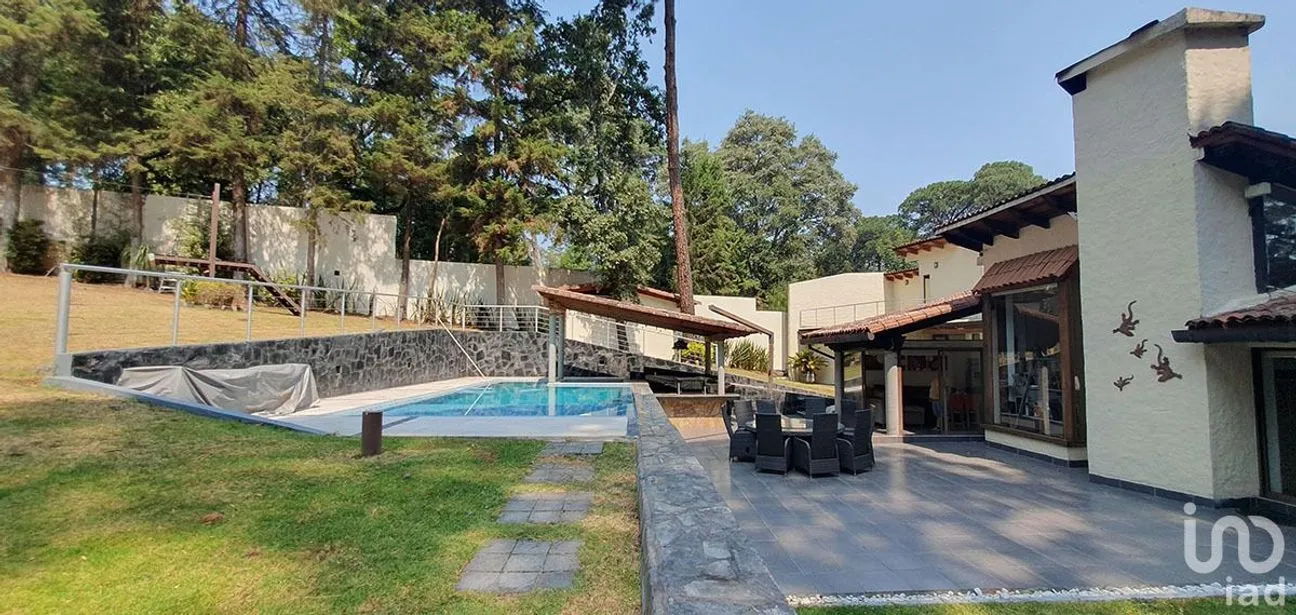 Casa en Venta en Avándaro, Valle de Bravo, Estado De México | NEX-227308 | iad México | Foto 1 de 37