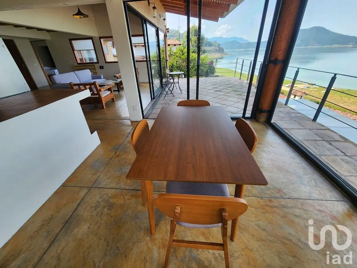 Casa en Renta en Valle de Bravo, Valle de Bravo, Estado De México | NEX-227325 | iad México | Foto 2 de 20