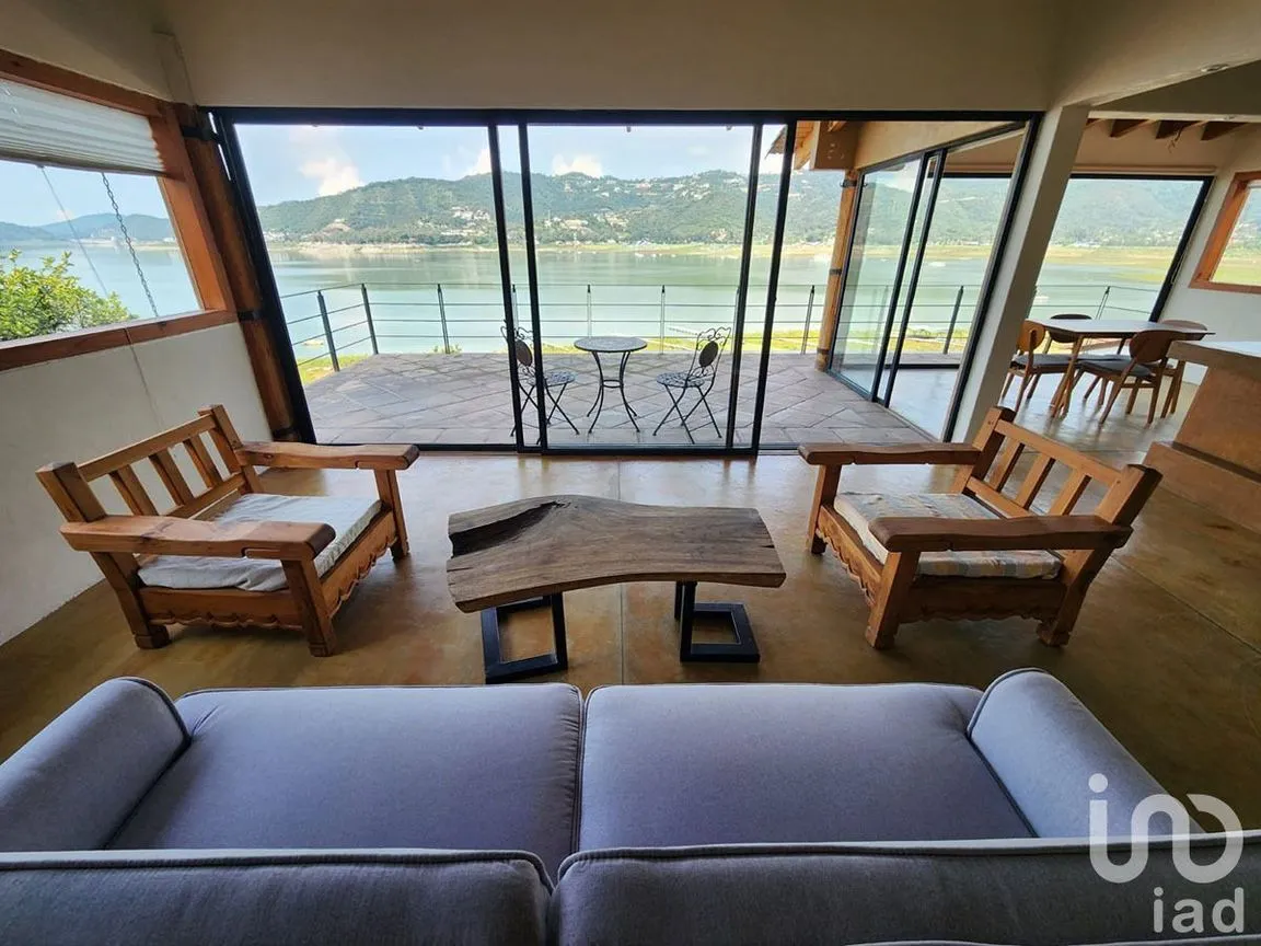 Casa en Renta en Valle de Bravo, Valle de Bravo, Estado De México | NEX-227325 | iad México | Foto 1 de 20