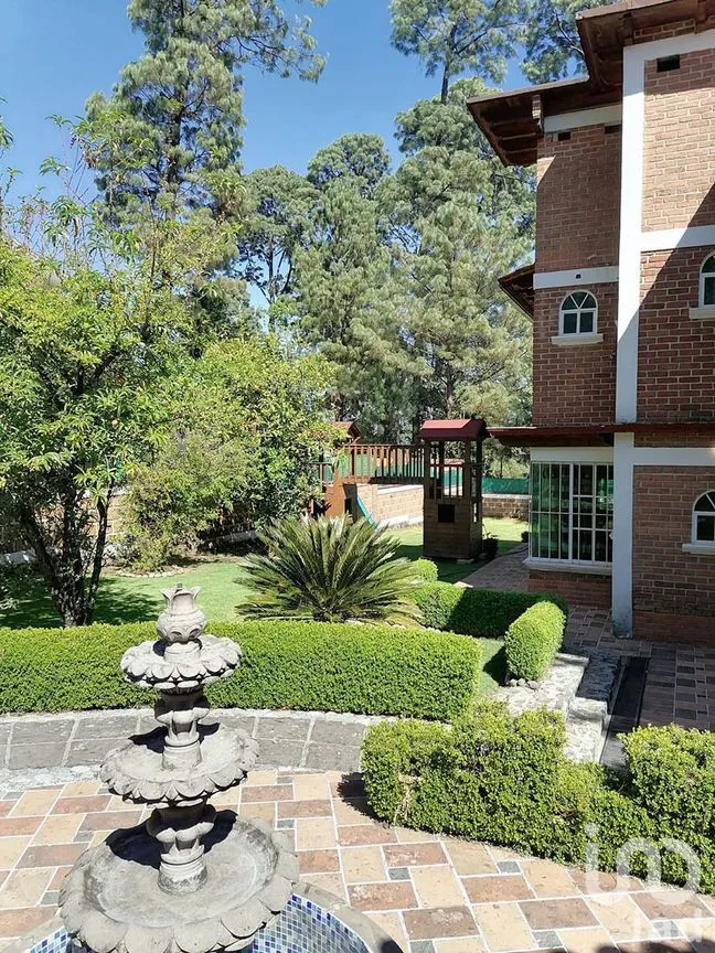 Casa en Venta en Cerro Gordo, Valle de Bravo, Estado De México | NEX-227337 | iad México | Foto 3 de 14