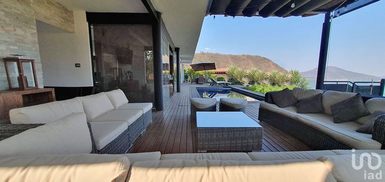 Casa en Renta en Valle de Bravo, Valle de Bravo, Estado De México | NEX-227345 | iad México | Foto 7 de 50